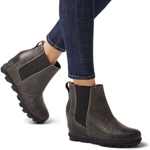 Sorel Women's Joan of Arctic Wedge II Chelsea Boots Pebbeled Leather 8.5